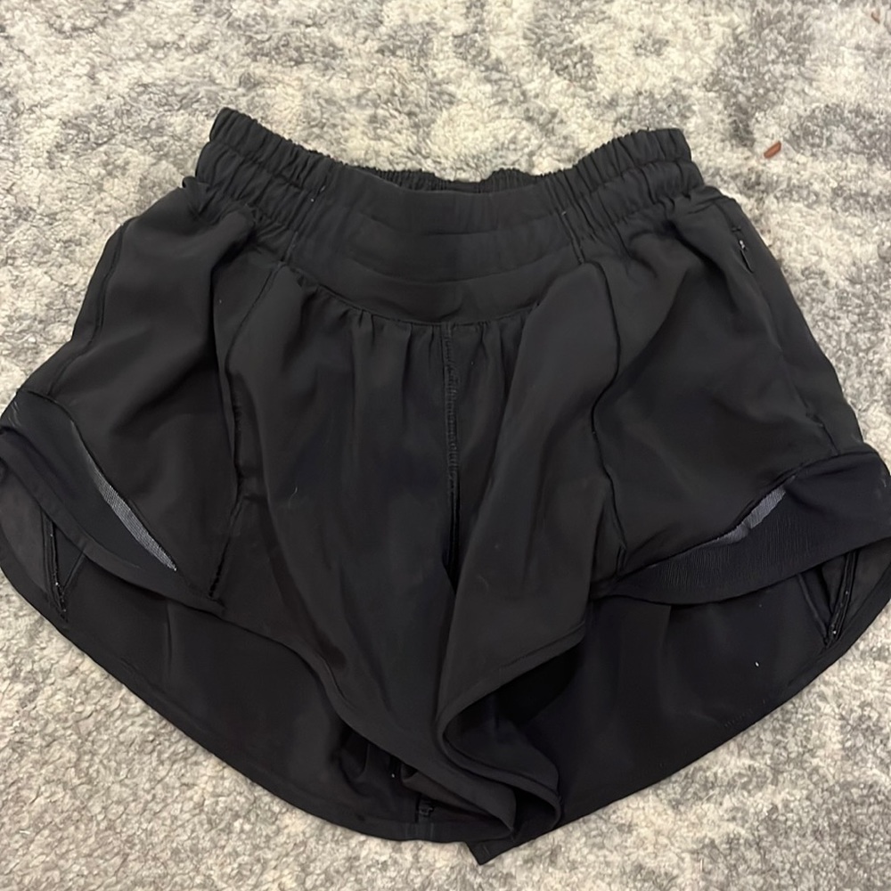 Black hottie hots lululemon.